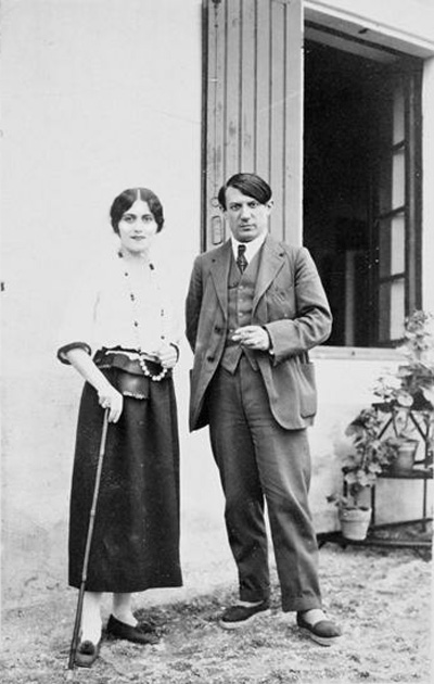 Пабло Пикассо и Ольга Хохлова в Биарицце. Фото, 1918