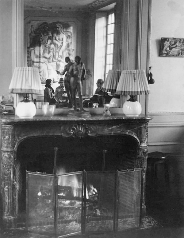 Пикассо, Ольга Хохлова и Терьяд, квартира на улице Боэти, Париж, 1932. Фото — Брассай