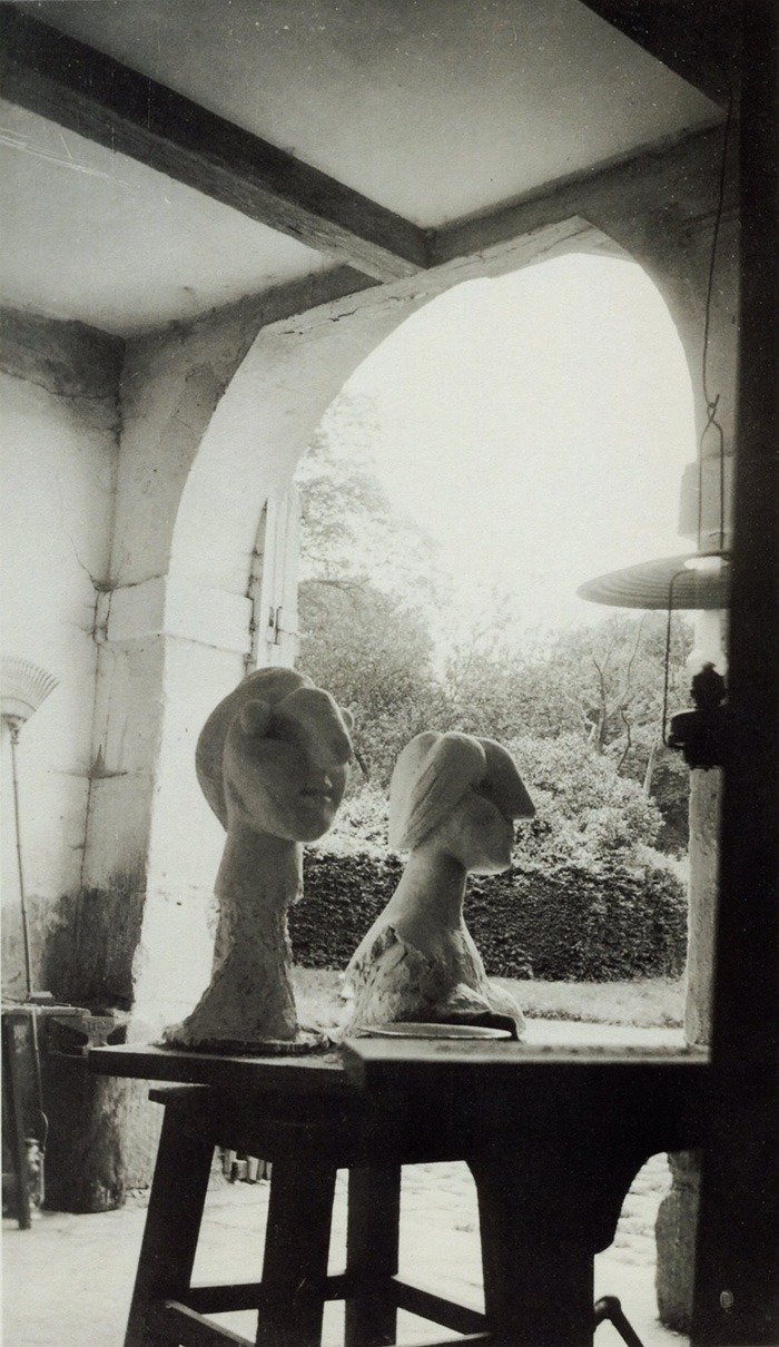 В скульптурной мастерской Пикассо в Буажелу,  фото 1931